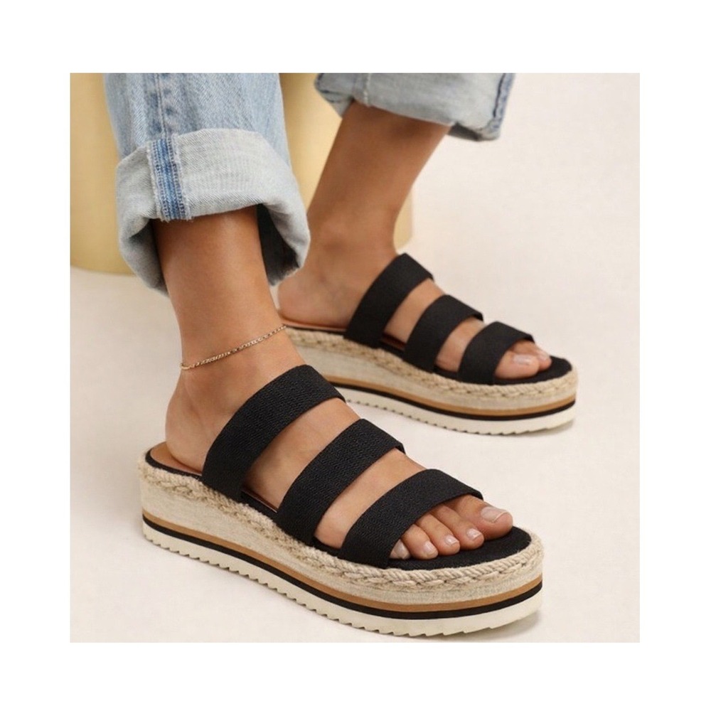 Universal Thread Women's Black Florence Sporty Platform Sandals